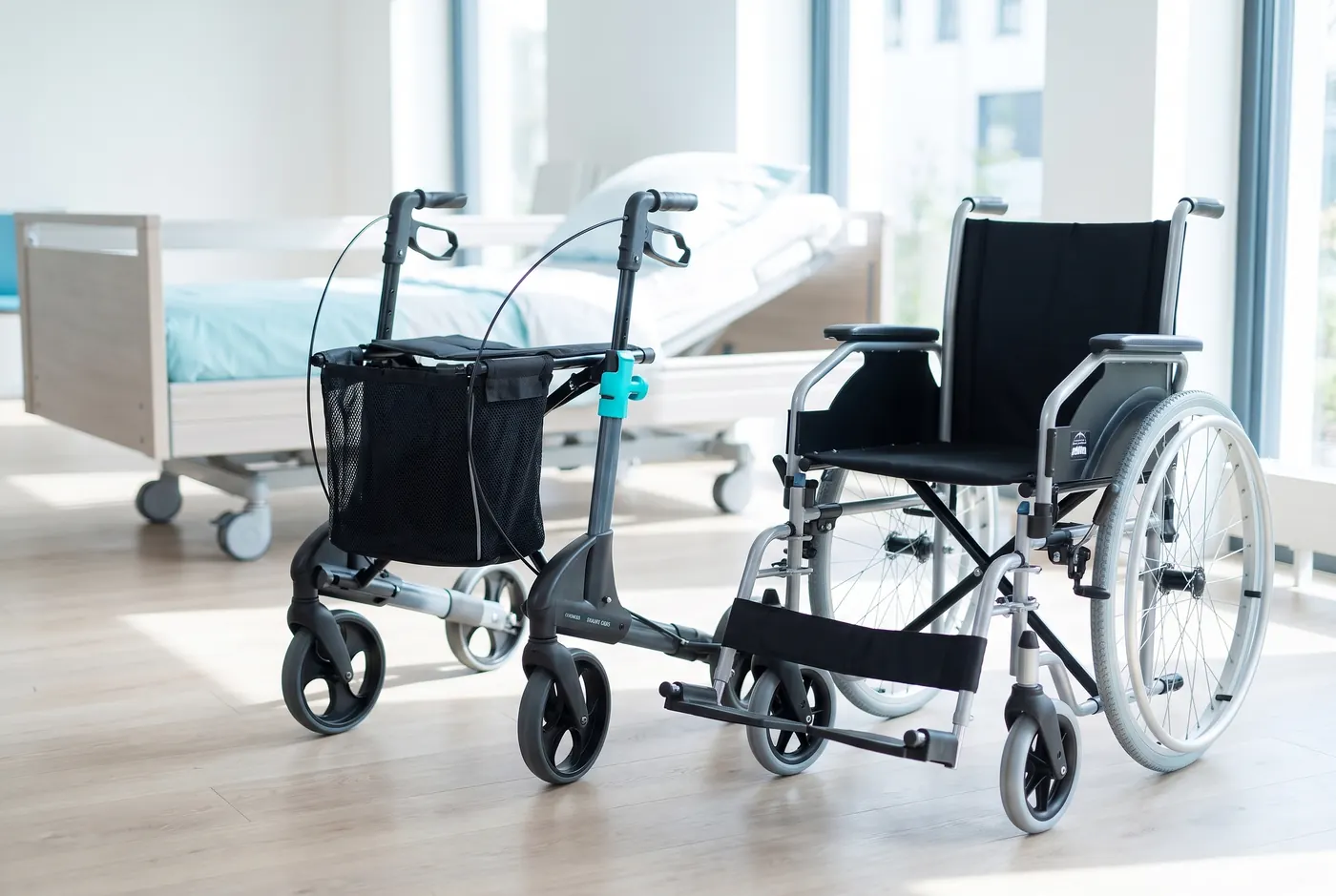 Rollator, Rollstuhl und Pflege zu Hause